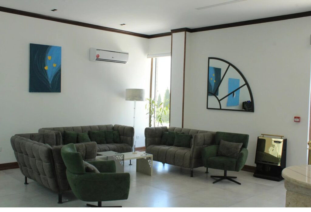 هتل سپید کنار بندر انزلی